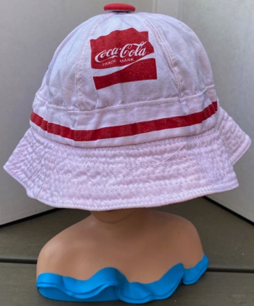 8648-1 € 3,00 coca cola zonne hoedje wit rood.jpeg